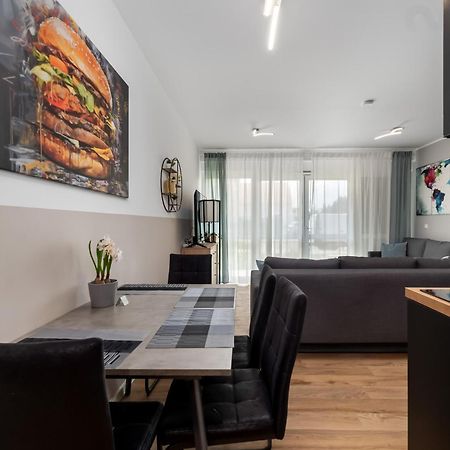 Ferienwohnung Design Luxus, Vollausstattung, Neubau, 30Min Hbf Leipzig 8, Naehe Flughfaen, Bmw, Dhl, Amazon Schkeuditz Exterior foto