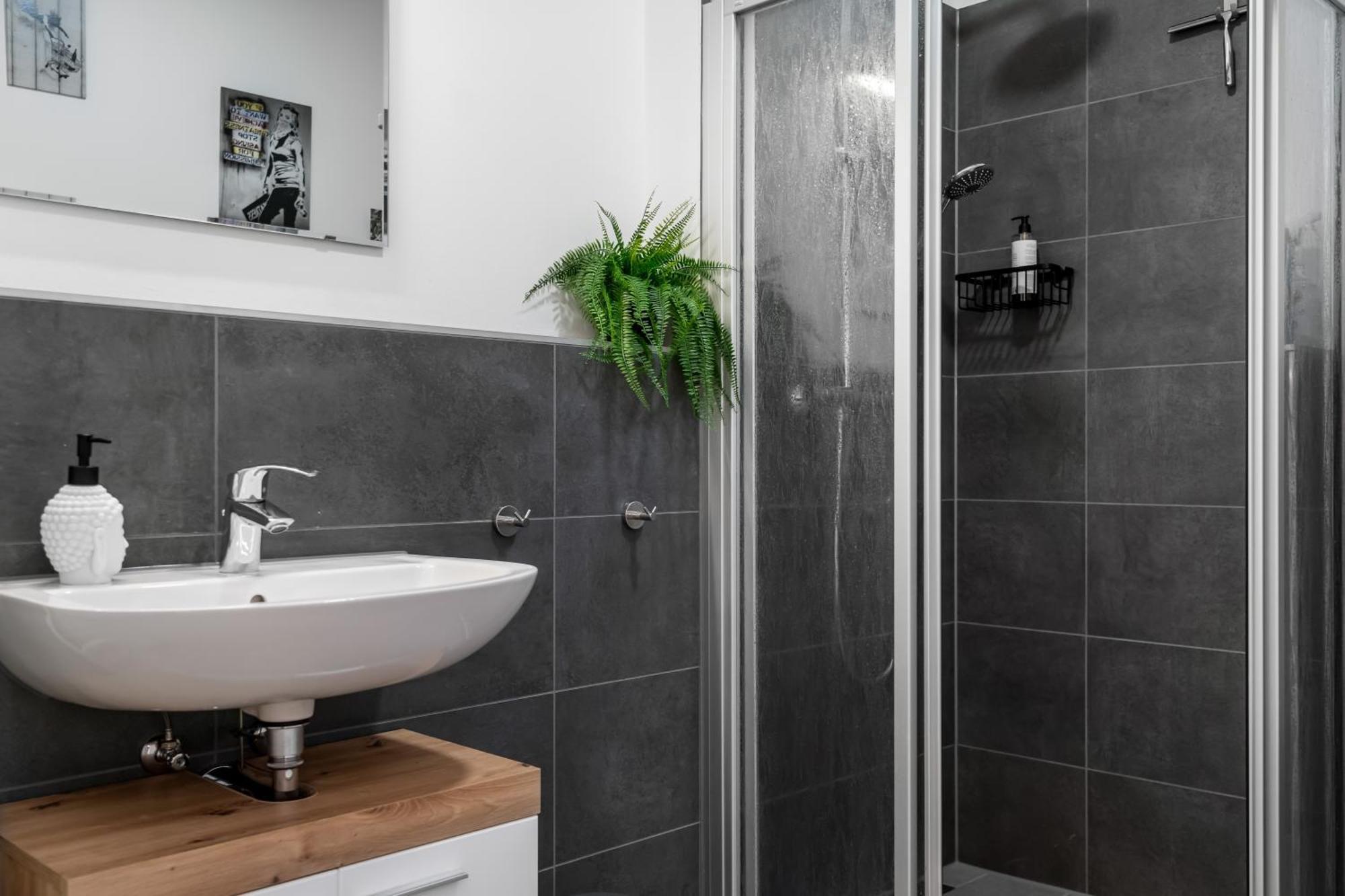 Ferienwohnung Design Luxus, Vollausstattung, Neubau, 30Min Hbf Leipzig 8, Naehe Flughfaen, Bmw, Dhl, Amazon Schkeuditz Exterior foto